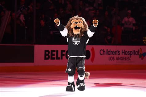Bailey Kings' Mascot: Building Brand Loyalty and Fan Connection